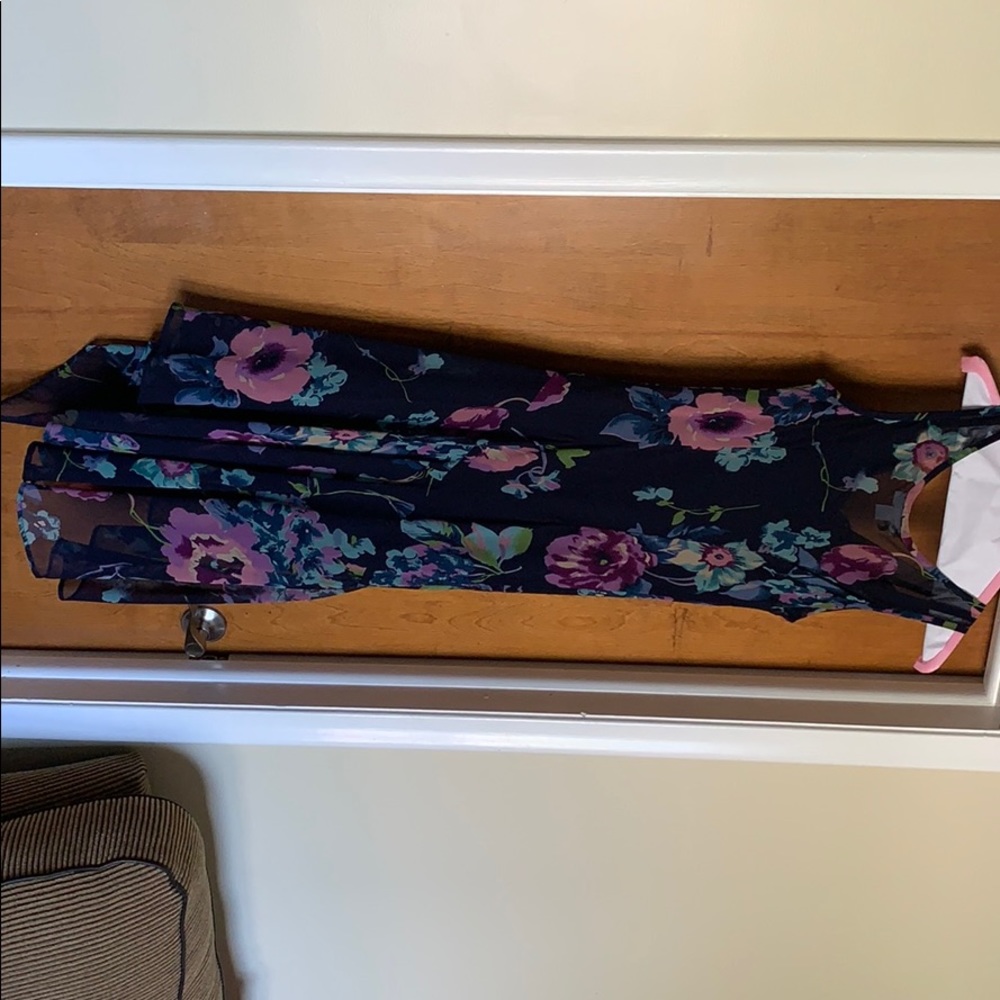 Floral designed thick strap dress - Picture 4 of 6
